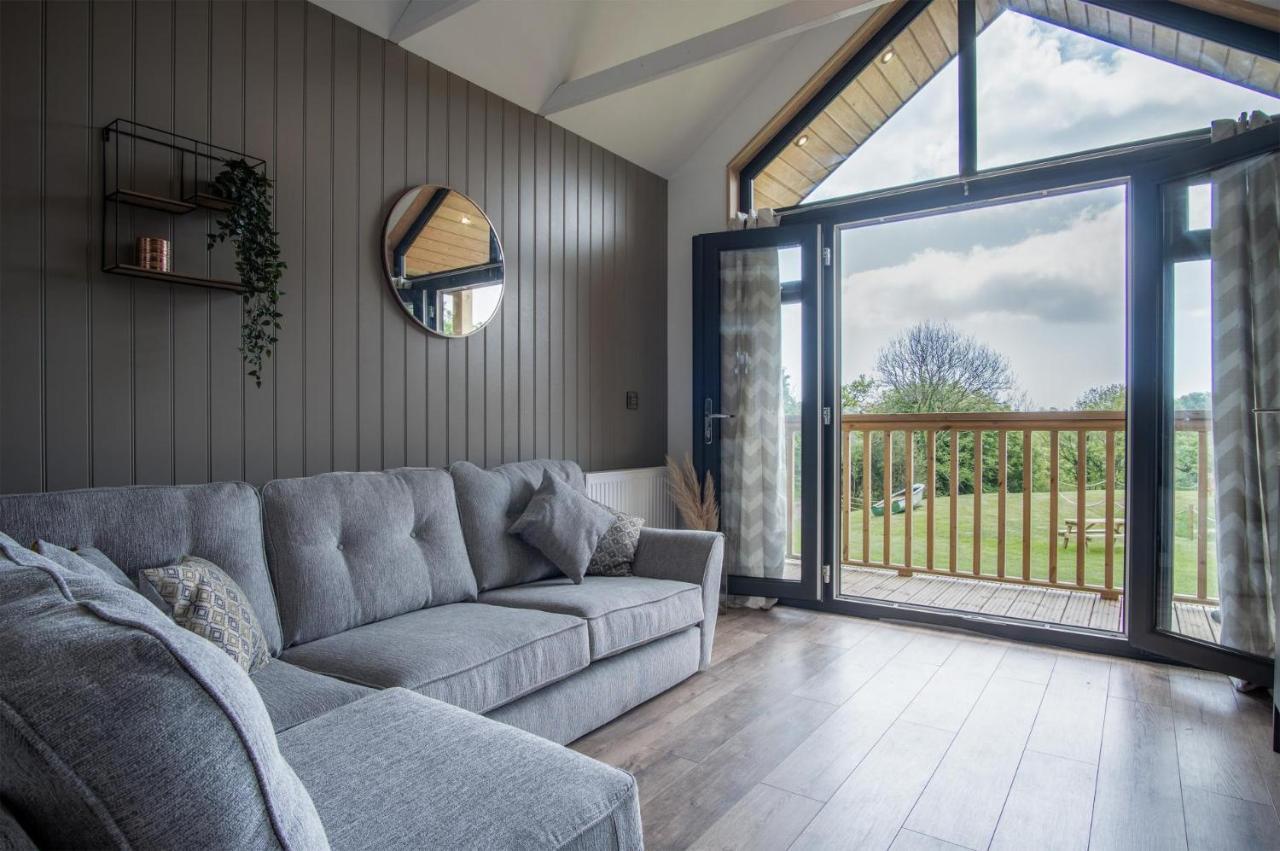 Cabin In The Woods - 1 Bedroom Lodge - Kilgetty Stepaside  Екстериор снимка