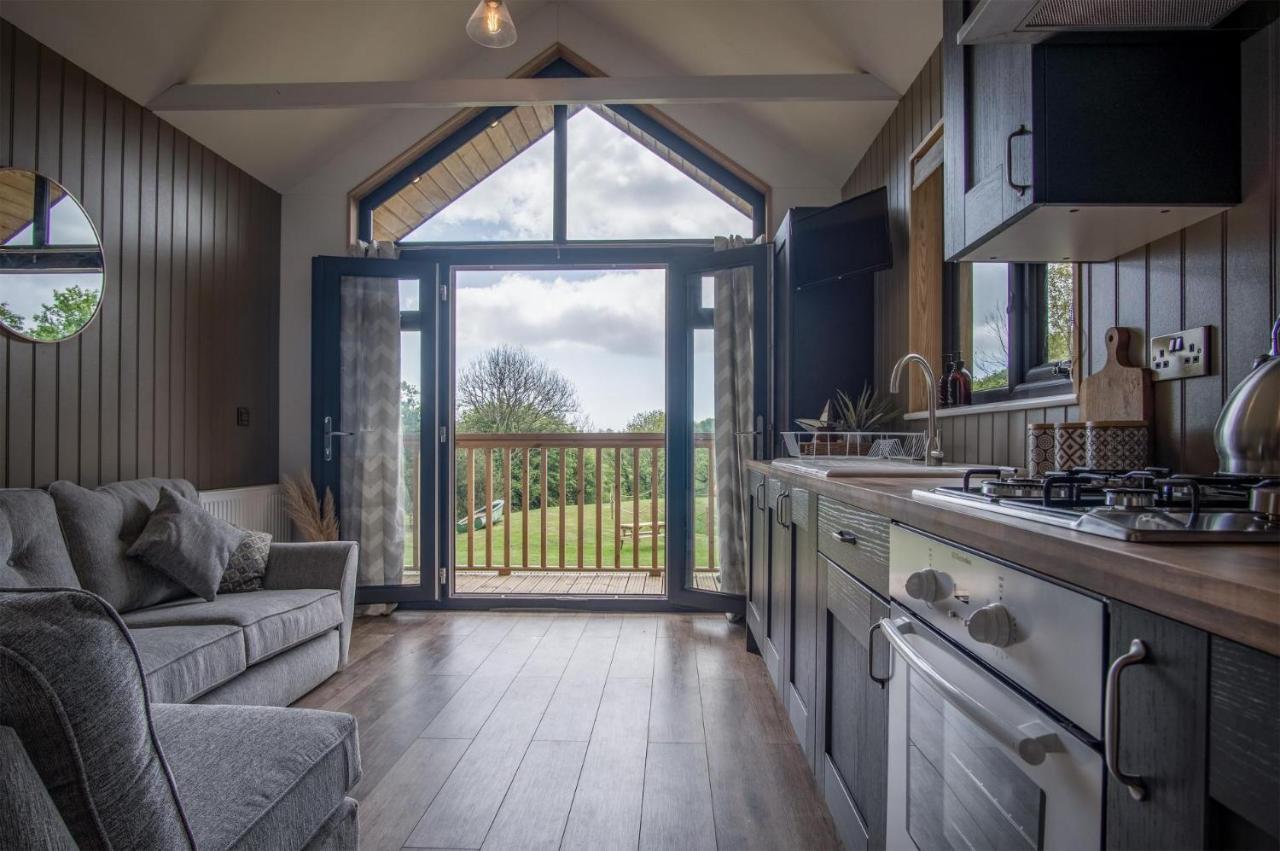 Cabin In The Woods - 1 Bedroom Lodge - Kilgetty Stepaside  Екстериор снимка