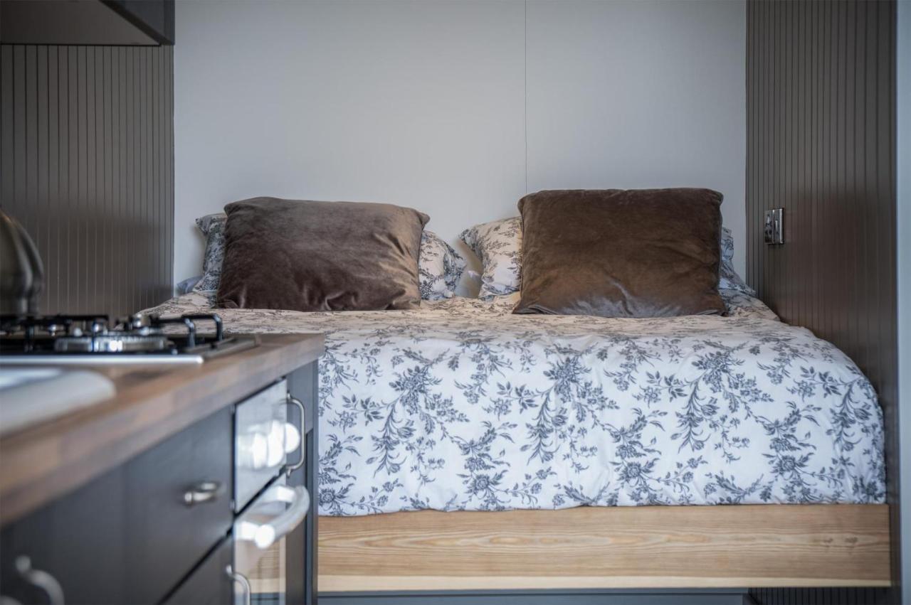 Cabin In The Woods - 1 Bedroom Lodge - Kilgetty Stepaside  Екстериор снимка